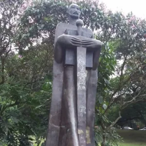 Andando - Monumento a Sao Paulo