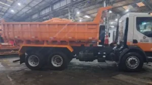 CAMINHÃO BASCULANTE - 10 M3