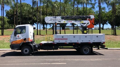 CAMINHÃO LEVE COM CESTO AÉREO 1_resize