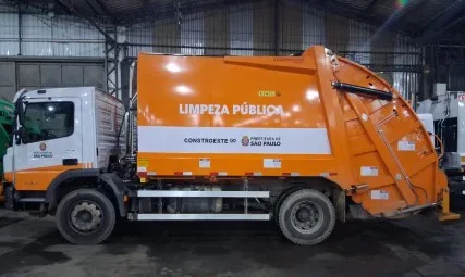 CAMINHÃO COLETOR COMPACTADOR DE 15M³