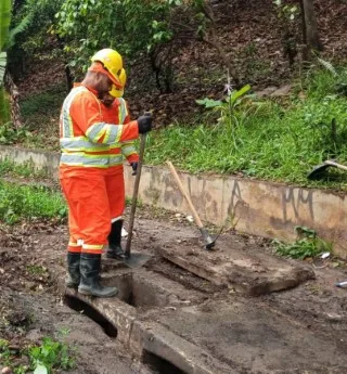 Limpeza e desobstrução de bueiros, bocas de lobo e bocas de leão