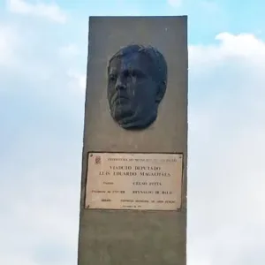 Monumento - Luís Eduardo Magalhaes