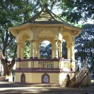 Monumento a Paulo Eiró