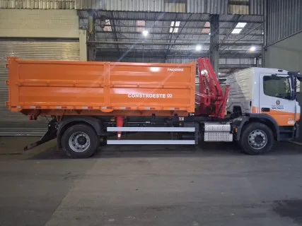 CAMINHÃO BASCULANTE 16M³ COM GUINDASTE MUNCK