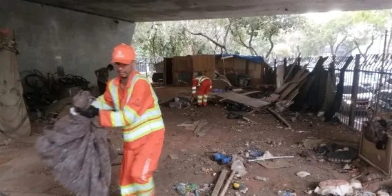 Equipe de Asseio a Locais com População em Situação de Rua e Comércio Desordenado