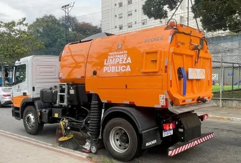 Varrição mecanizada de vias e logradouros públicos
